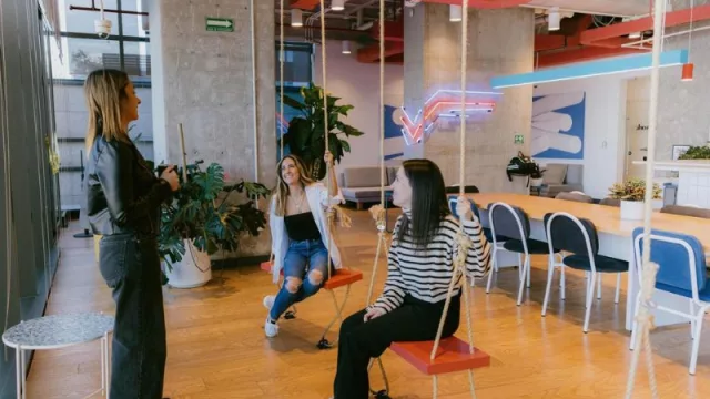 El 71% de los líderes empresariales argentinos prefiere el trabajo flexible (un 3% presencial y un 26% remoto)