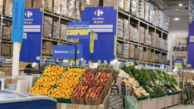 Carrefour amplía su ecommerce en la Costa Atlántica y se alía con Pedidos Ya para llegar hasta la playa en Mar de Plata