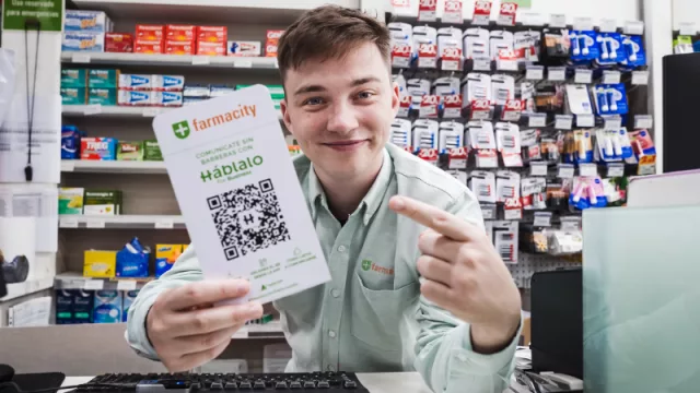 ¿Entendés de qué te hablo? Háblalo, la nueva aplicación inclusiva en todas las tiendas de Farmacity y Simplicity