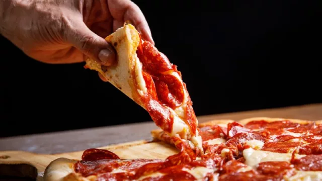 Hell’s Pizza lanza promociones para take away (en días de semana y en su salón) con la Champions y la Copa de la Liga