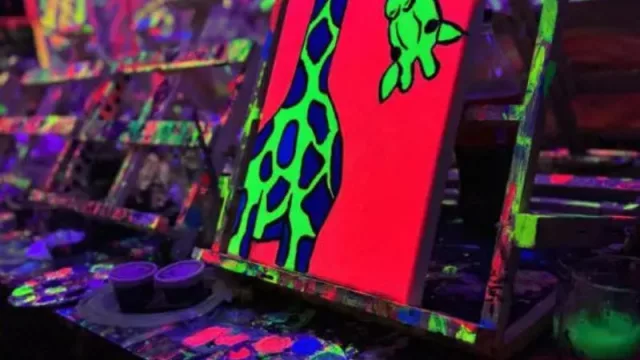 Pintura neón y brindis sin límites: Artpoint aterrizó en Córdoba con una propuesta artística descontracturada (ideal para cumpleaños y planes con amigos)