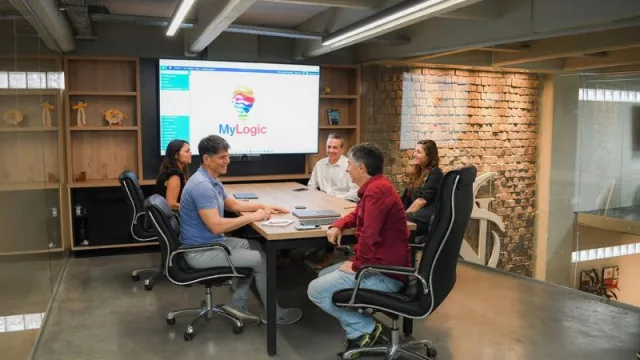 IA y empleo: ¿el fin de algunos trabajos o el comienzo de otros?