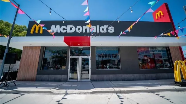 McDonald’s inaugura dos nuevos restaurantes (en Moreno y Cañuelas), y con estos crea 180 puestos de trabajo