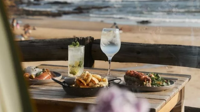 Dandy Casa Este acompaña el pulso de la temporada de Punta del Ester con una propuesta pensada para disfrutar sin apuros