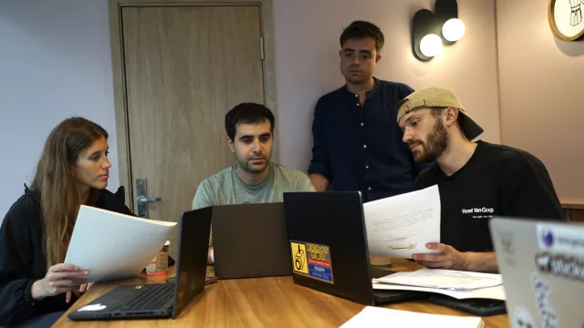 HiringMachine.io: qué perfiles contratan las pymes vs. grandes empresas y cuánto pagan en el mercado laboral 2026