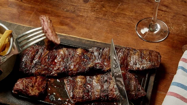 Del escritorio a las brasas: Dandy Grill apuesta por convertir el almuerzo laboral en una experiencia completa