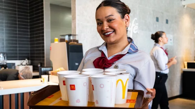 Arcos Dorados, distinguida en América Latina por su cultura laboral y generación de primer empleo