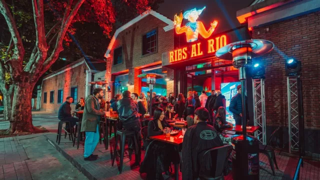 Ribs al Río revive el Club del Ahumado con un evento gastronómico exclusivo